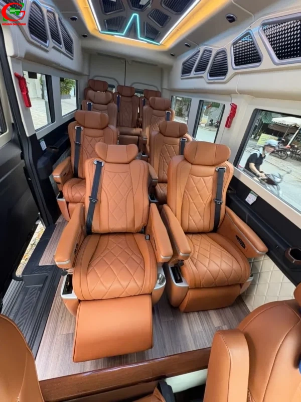 Thuê xe Limousine 12 chỗ Ford Skybus Luxury - Khoang thương gia di động