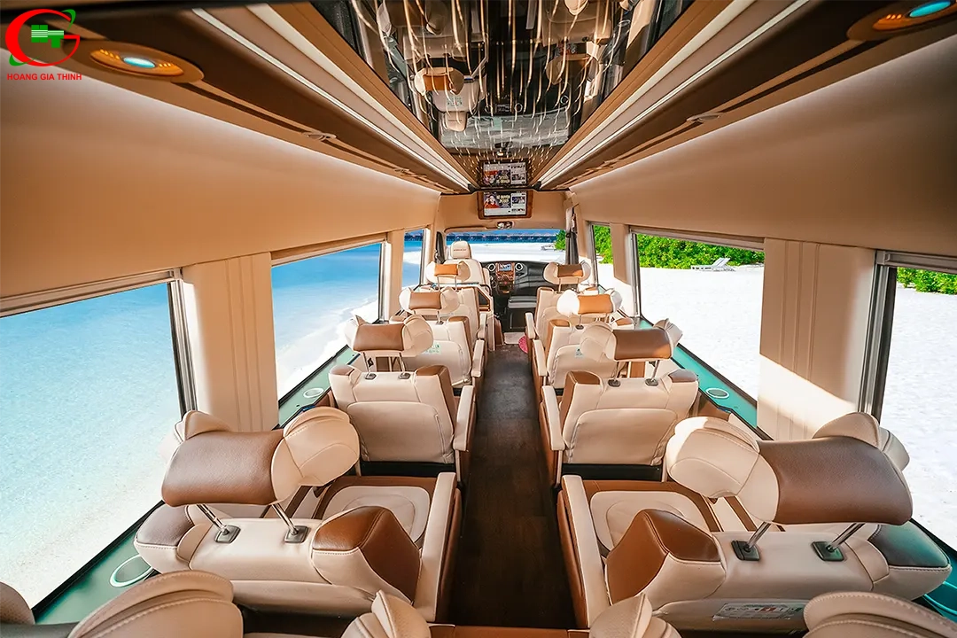 Thuê xe Limousine 12 chỗ IVECO của Hoàng Gia Thịnh - Tiện ích giải trí