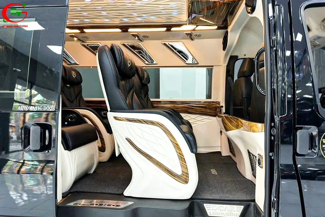 Thuê xe 12 chỗ Limousine Solati DCar Luxury của Hoàng Gia Thịnh - Nâng chân