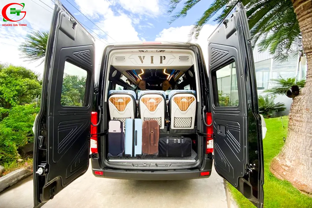 Thuê xe 12 chỗ Limousine Solati DCar Luxury của Hoàng Gia Thịnh - Cốp rộng