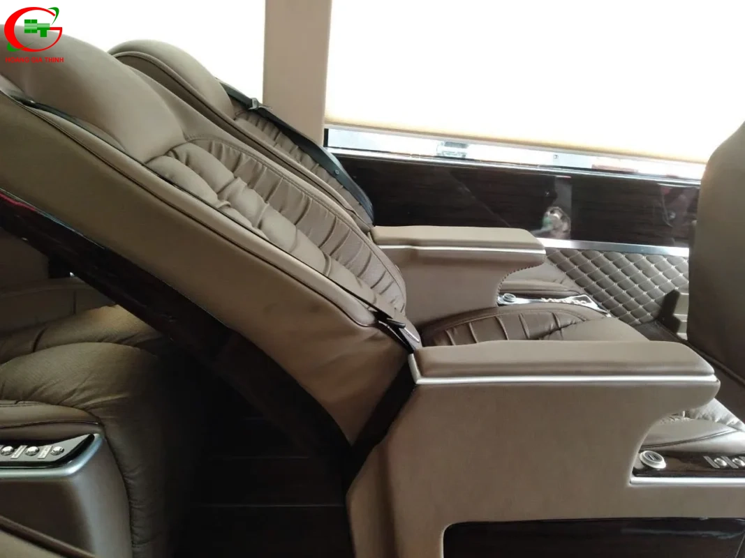 Thuê Xe Limousine 20 Chỗ AutoKingdom Của Hoàng Gia Thịnh - Ghế ngồi thương gia
