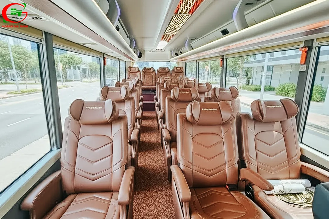 Thuê Xe Limousine 20 Chỗ Luxury Đen Sang Trọng – Hoàng Gia Thịnh - Rộng rãi và tiện nghi
