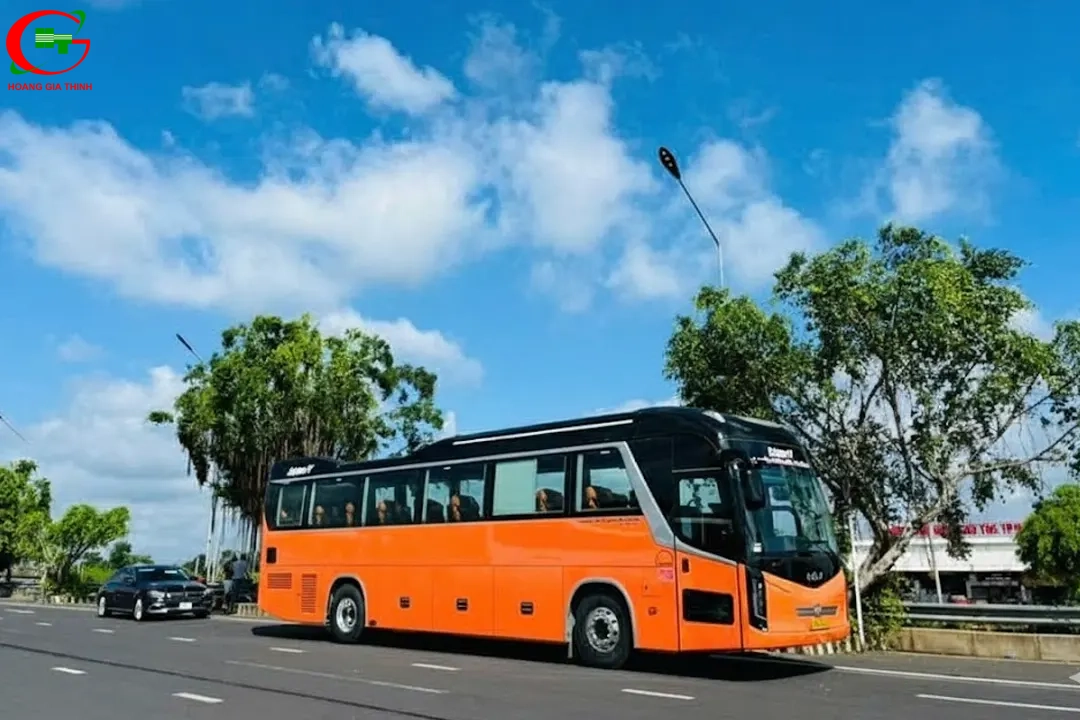 Thuê Xe Limousine 27 Chỗ Limited – Hoàng Gia Thịnh - Sang trọng