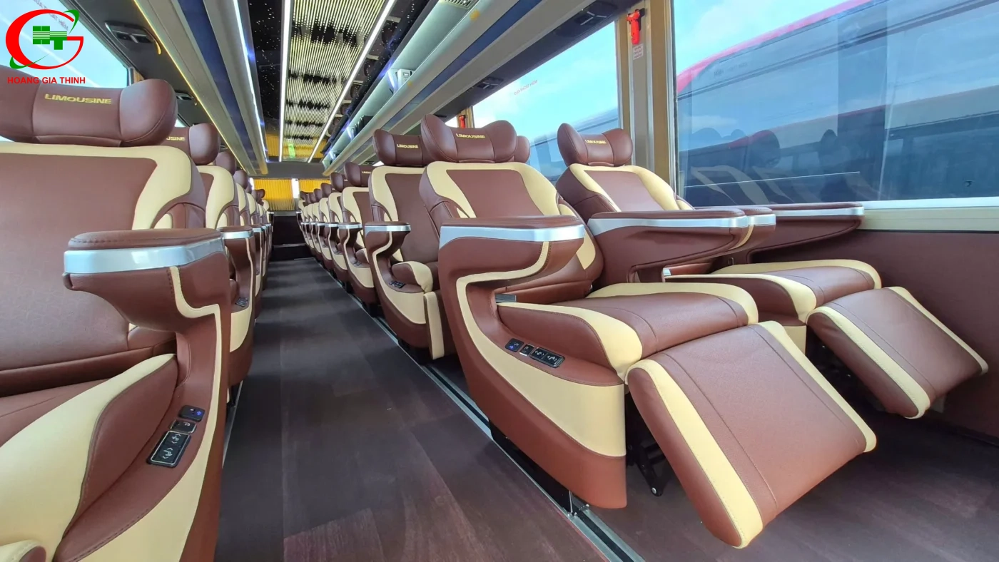 Thuê xe Limousine 29 chỗ Business tại Hoàng Gia Thịnh