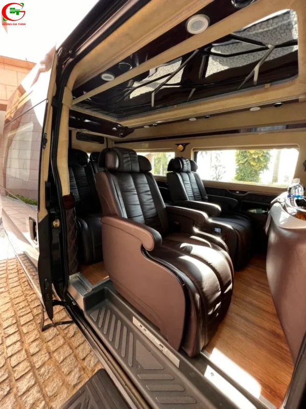 Thuê xe Limousine 9 chỗ AutoKingdom bản Economy - Ghế massage