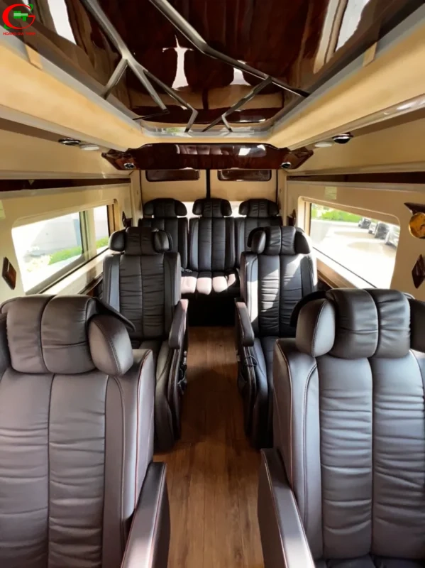 Thuê xe Limousine 9 chỗ AutoKingdom bản Economy - Vận hành êm ái