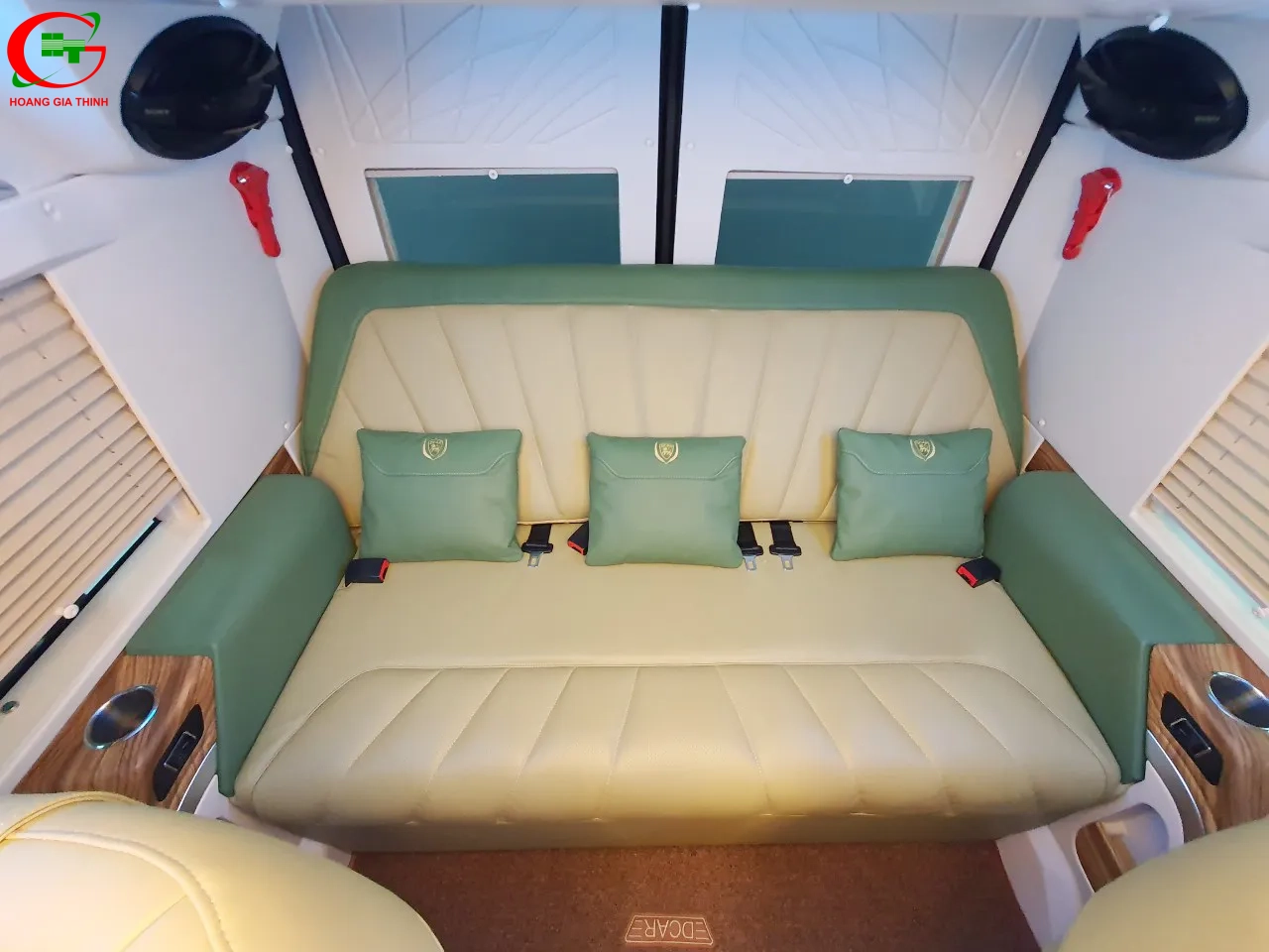 260106_limo9c_ford_dcar_viplounge_luxury (17)