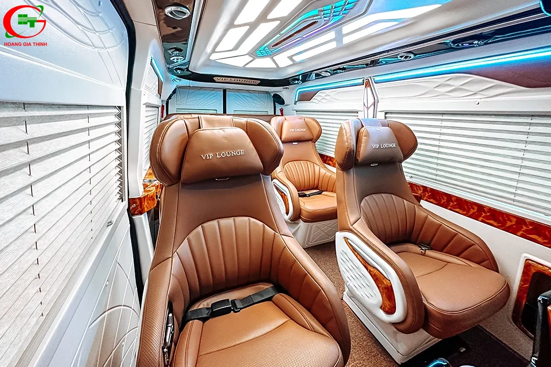 Thuê xe Limousine 9 chỗ Ford DCar VIP Lounge – Luxury giường nằm với phòng VIP đẳng cấp doanh nhân