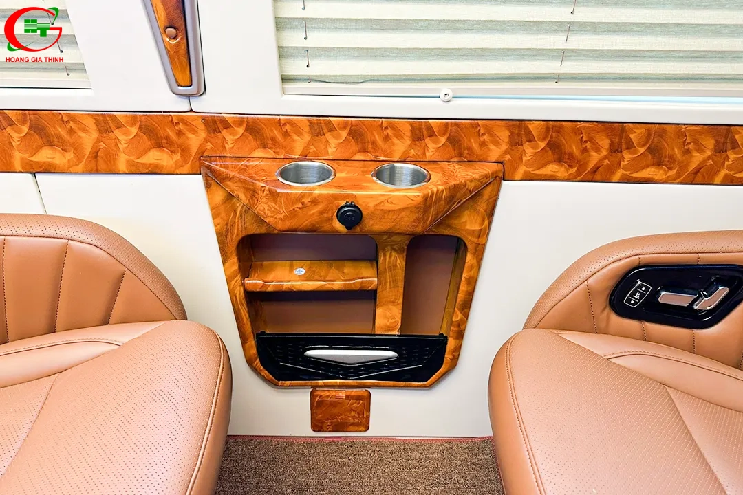 260106_limo9c_ford_dcar_viplounge_luxury (8)