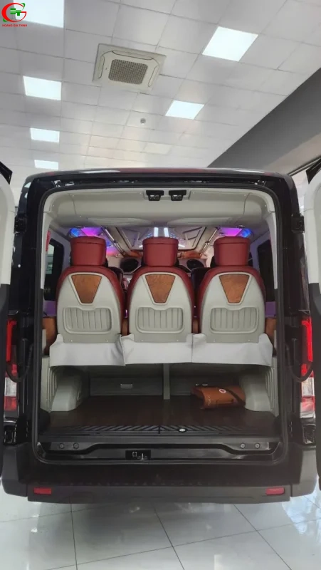 Thuê xe Limousine 9 chỗ Ford DCar Maybach Luxury cao cấp Hoàng Gia Thịnh - Khoang hành lý