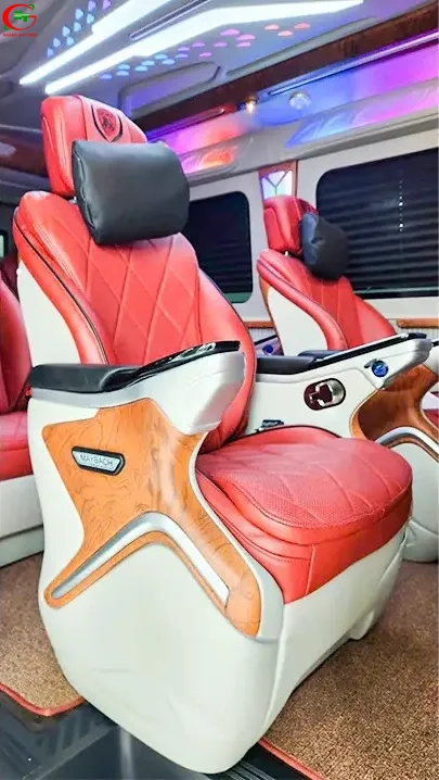 Thuê xe Limousine 9 chỗ Ford DCar Maybach Luxury cao cấp Hoàng Gia Thịnh - Sạc không dây trên ghế