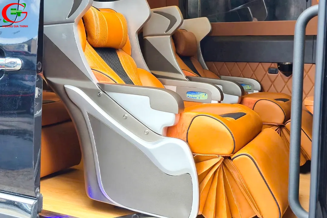 Thuê Xe Limousine 9 Chỗ Solati Ghế Boeing VIP Limited - Ghế massage