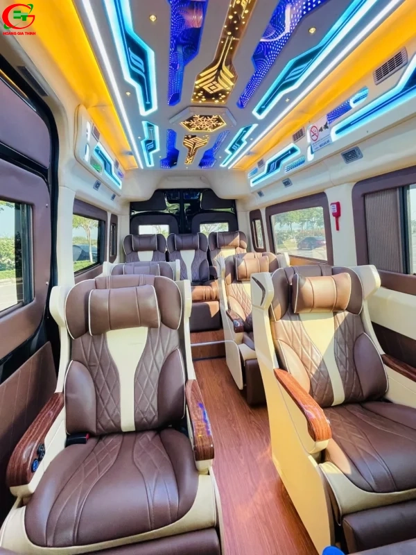 Thuê Xe Limousine 9 Chỗ Solati Ghế Boeing VIP Limited - Sang trọng