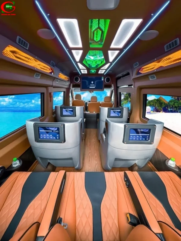 Thuê Xe Limousine 9 Chỗ Solati Ghế Boeing VIP Limited - Cao cấp