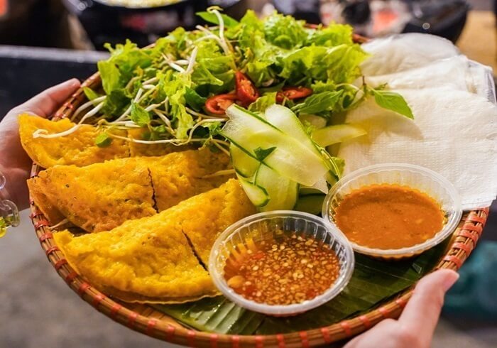 Bánh xèo Long Hải là một món ăn mang đậm dấu ấn của vùng biển