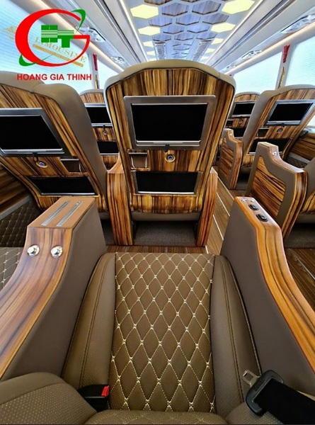 Thuê xe 16 chỗ khám phá Long Hải nếm thử gỏi cá đuối đầy màu sắc