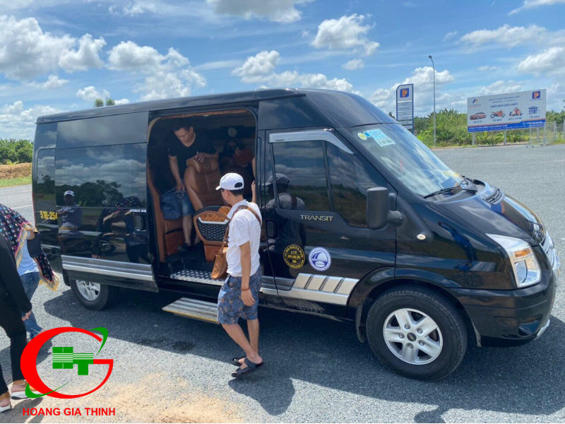 Thuê xe limousine 9 chỗ đi du lịch Tết 2021?