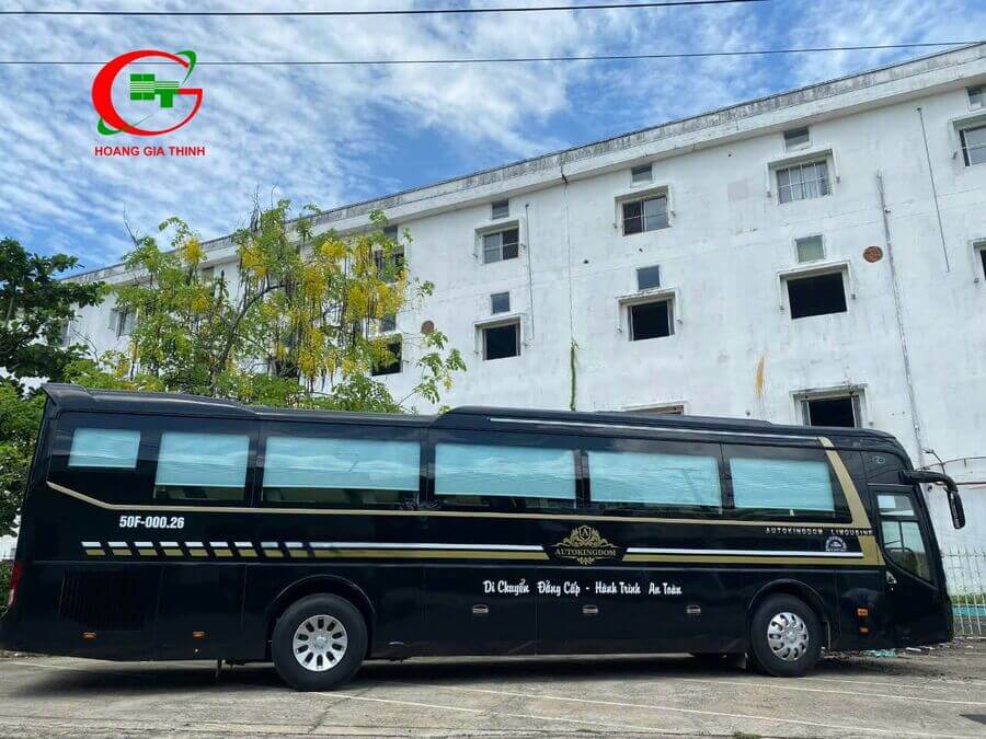 Giải đáp nhanh: Thuê limousine đường dài chắc chắn cần hai tài xế