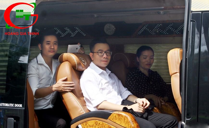  thuê xe limousine đi công tác