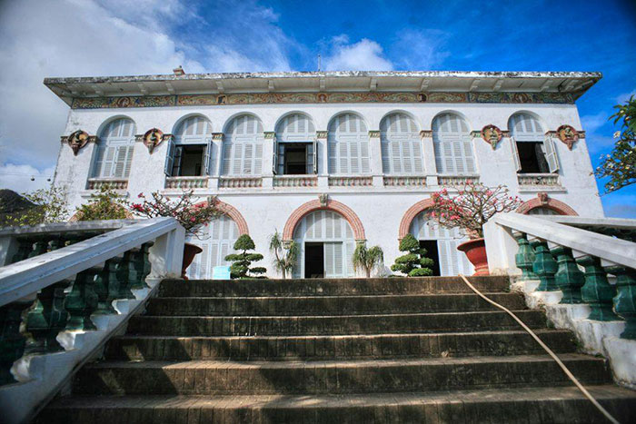 ben-ngoai-bach-dinh