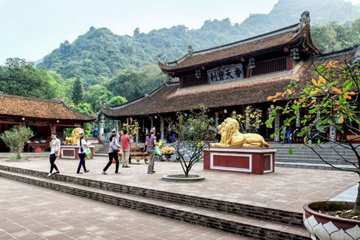 dau-nam-di-le-hoi-chua-huong-kham-pha-net-dep-van-hoa-tam-linh-2