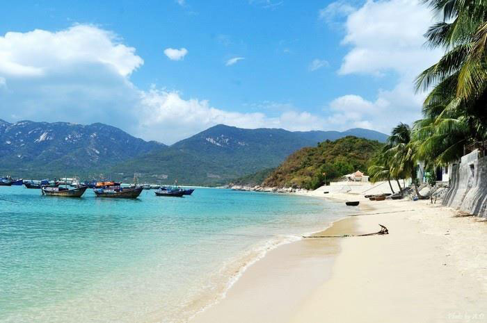 kham-pha-ve-dep-hoang-so-cua-vinh-ninh-van-cung-hoang-gia-thinh-trong-tet-2024-3