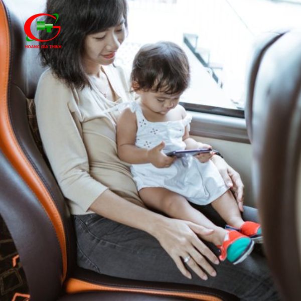 Giải đáp: Bé đi xe khách có thực sự an toàn?