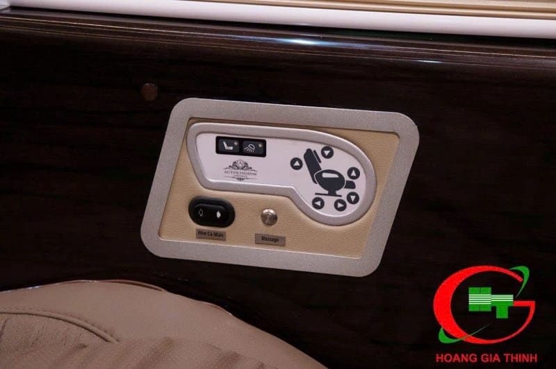 Xe limousine được trang bị hệ thống giảm xóc tiên tiến, giúp xe vận hành êm ái