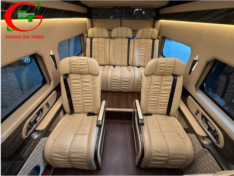 Giải đáp: Xe ô tô 7 chỗ được phép chở tối đa bao nhiêu người?