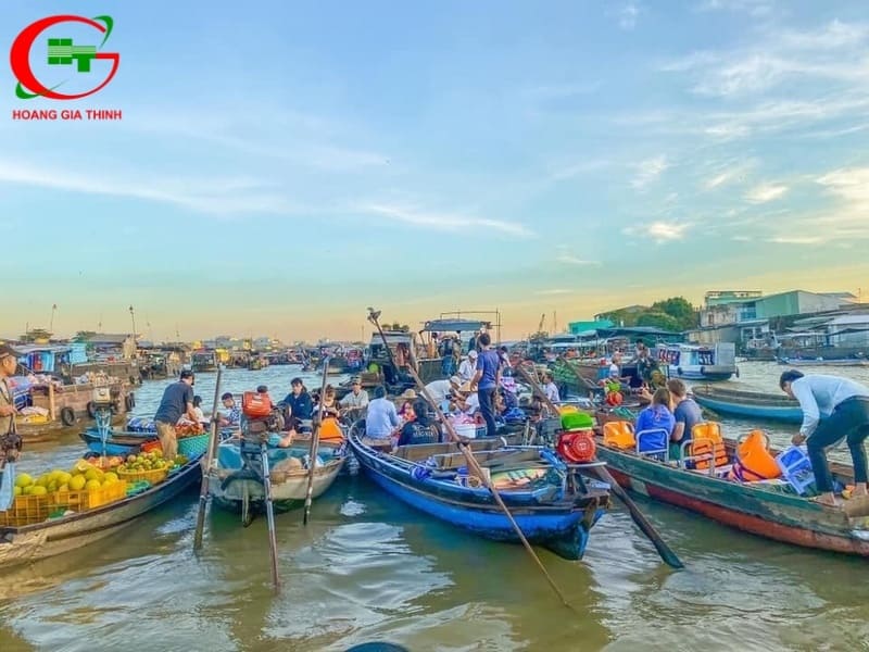 Cần Thơ nổi tiếng với chợ nổi Cái Răng