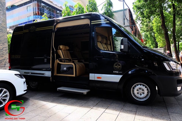 Thuê xe Limousine đi công tác