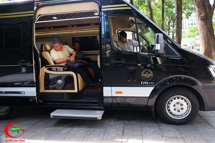 Thuê xe đi công tác với xe Limousine VIP