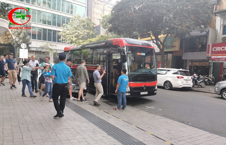 Thuê xe Limousine 19 chỗ đi KCN Nhơn Trạch
