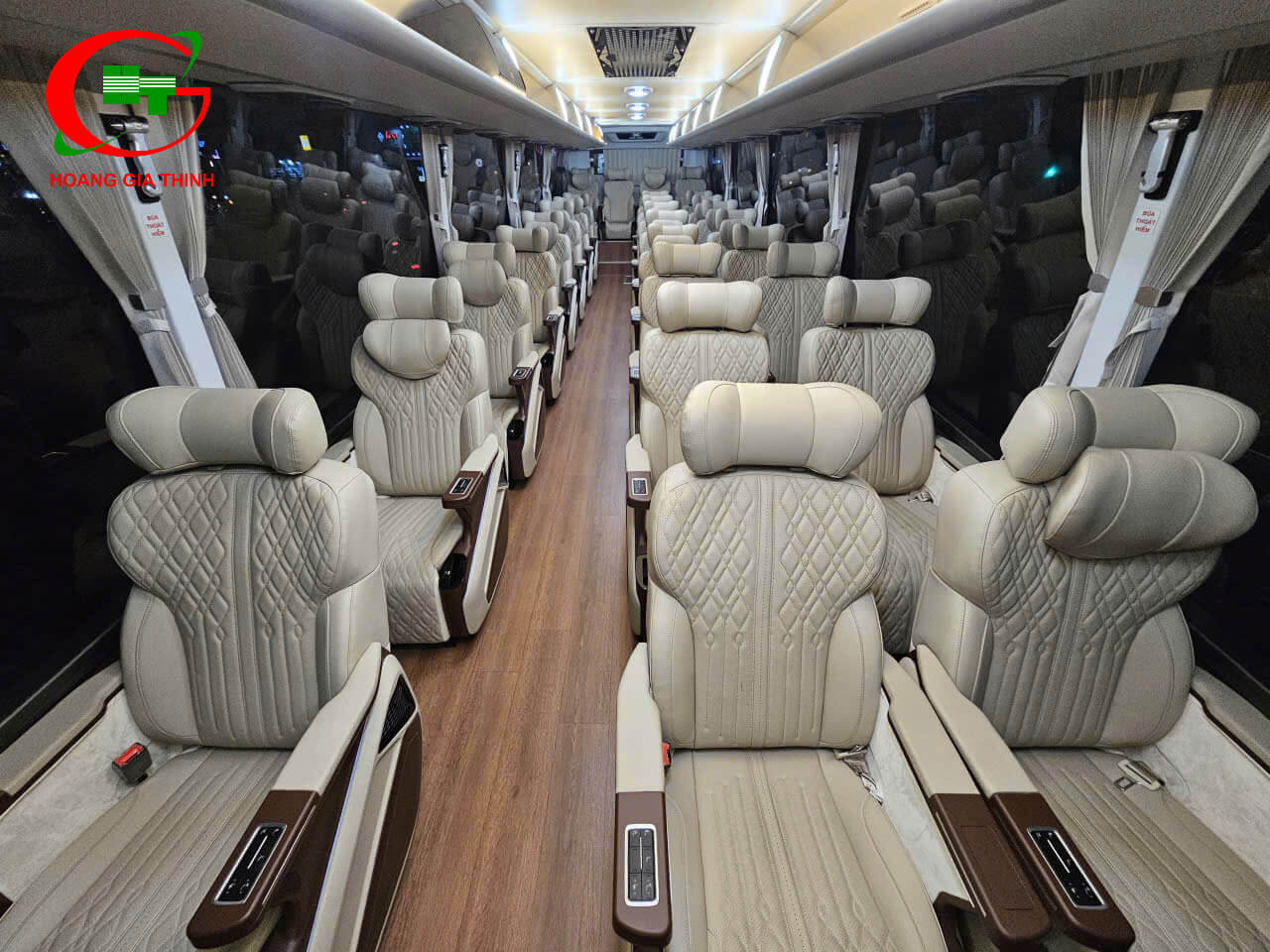 thue-xe-limousine-29-cho-11