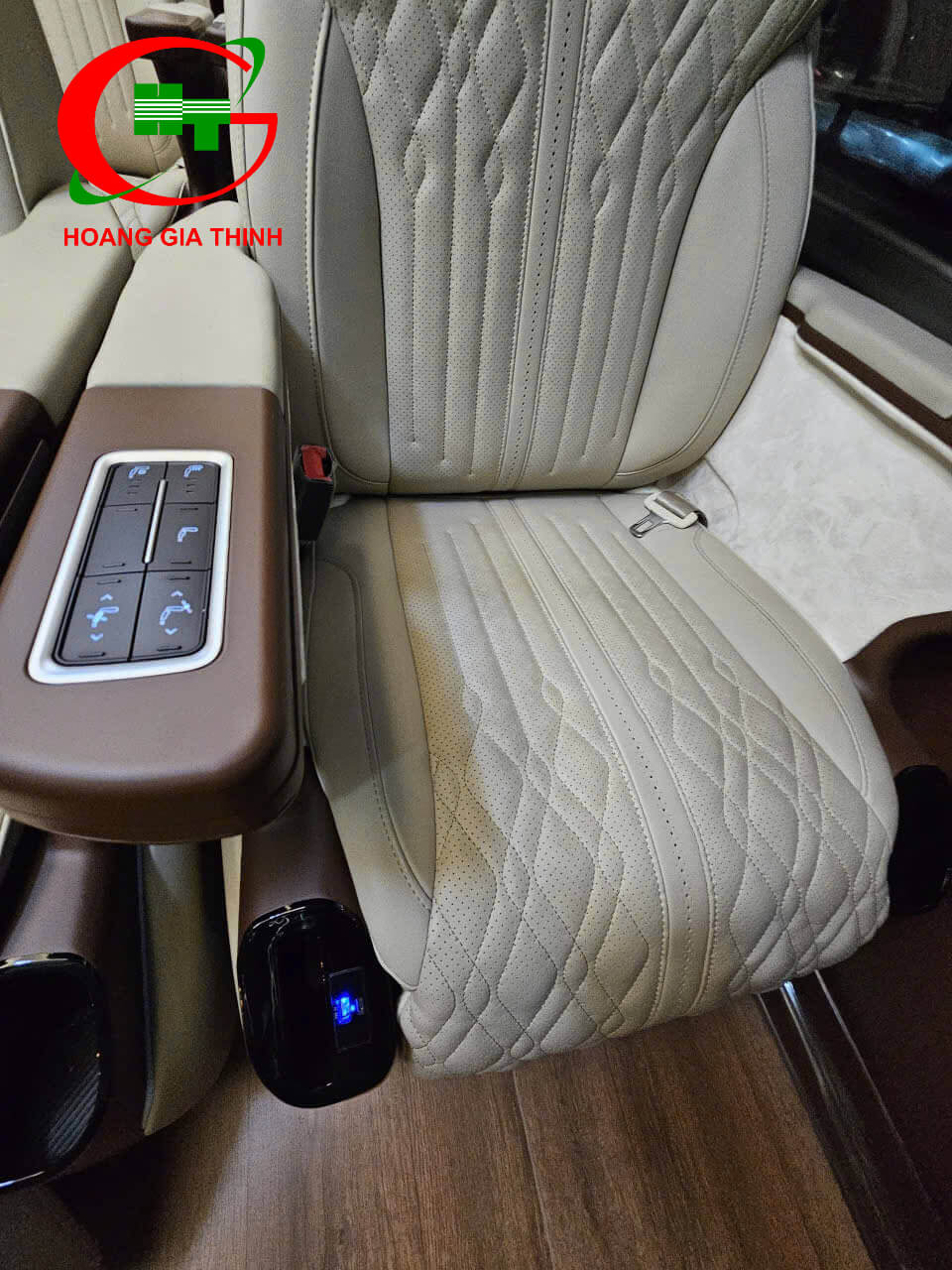 thue-xe-limousine-29-cho-12