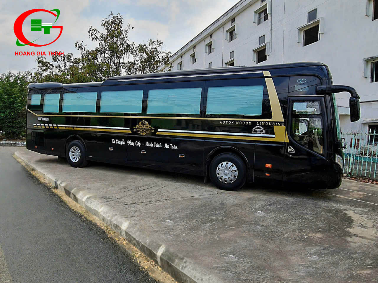 thue-xe-limousine-29-cho-2