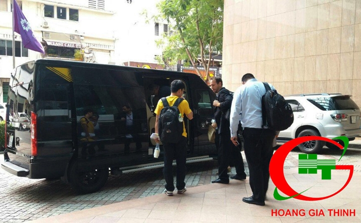 Thuê xe Limousine đi công tác mùa dịch Covid-19
