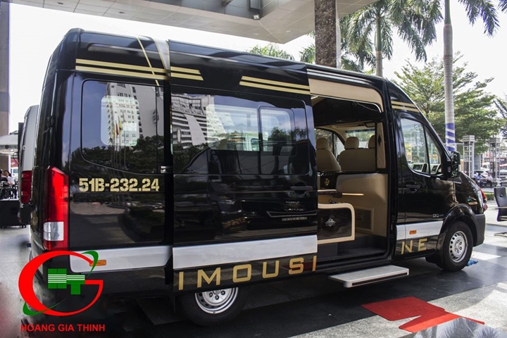 Thuê xe Limousine đi công tác 