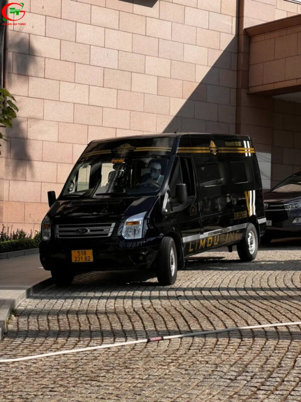 Xe limousine 9 chỗ