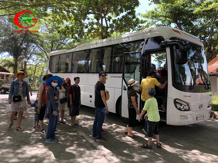 Thuê xe du lịch bao nhiêu tiền 1 ngày
