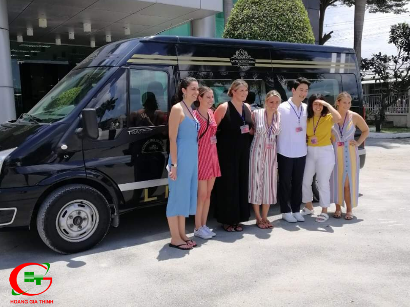 thuê xe limousine đón đối tác